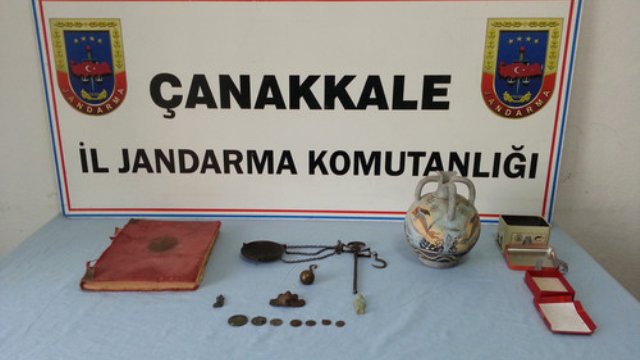 Çanakkale’de Yakalanan Eser Kaçakçısında Tarihi Tevrat Bulundu