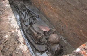 İngiltere'de Kazılan Mezarlıkta 800 Küçük Çocuk İskeleti Bulundu